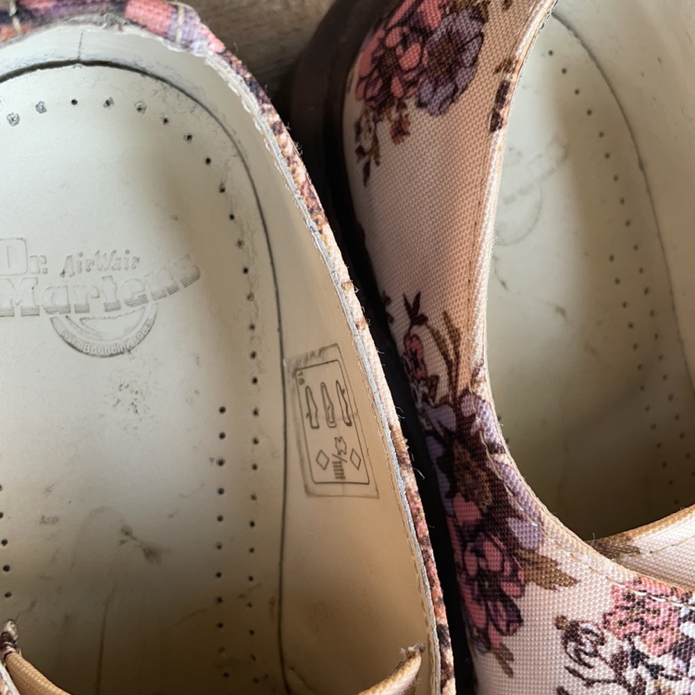 Dr. Martens Lester Shoes Sz 7 - Picture 3 of 8